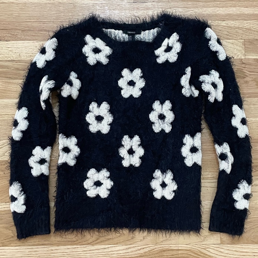 Forever 21 Floral Patterned Black and White Sweater for Women’s size Small